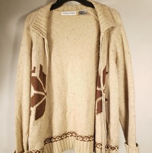 Long sleeve. Zip up. Winter sweater with design.